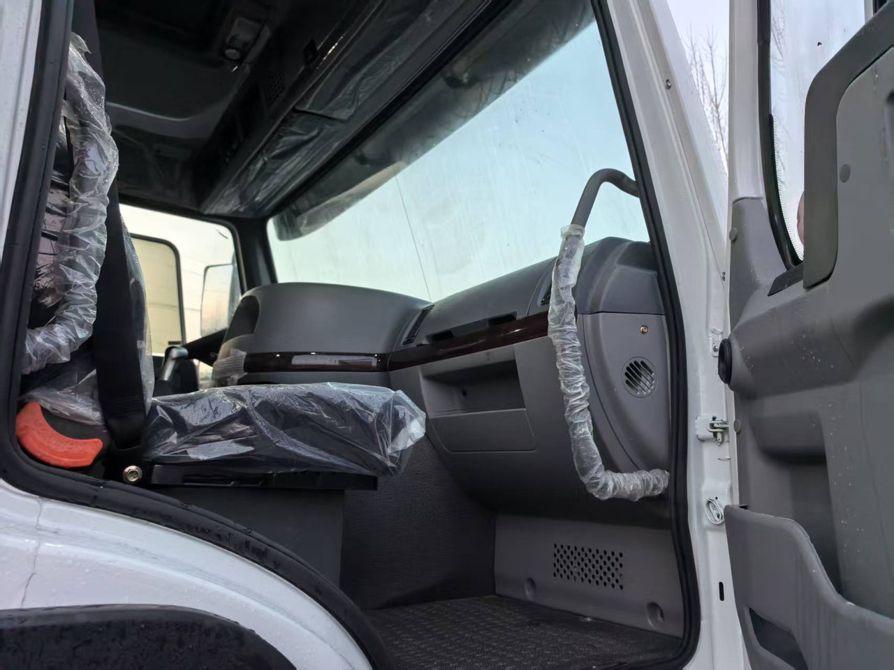 SINOTRUK Howo 6*4 - Tovornjak prekucnik: slika 3 SINOTRUK Howo 6*4 - Tovornjak prekucnik: slika 3