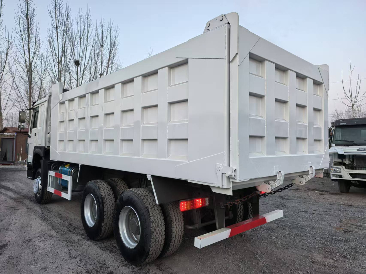 SINOTRUK Howo 6*4 - Tovornjak prekucnik: slika 5 SINOTRUK Howo 6*4 - Tovornjak prekucnik: slika 5