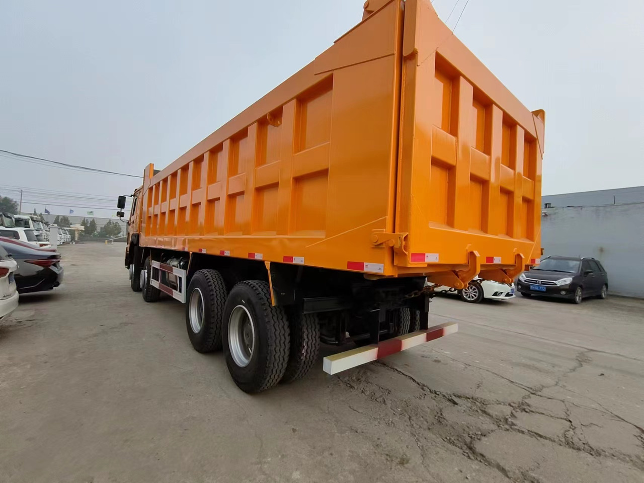 SINOTRUK Howo - Tovornjak prekucnik: slika 3 SINOTRUK Howo - Tovornjak prekucnik: slika 3