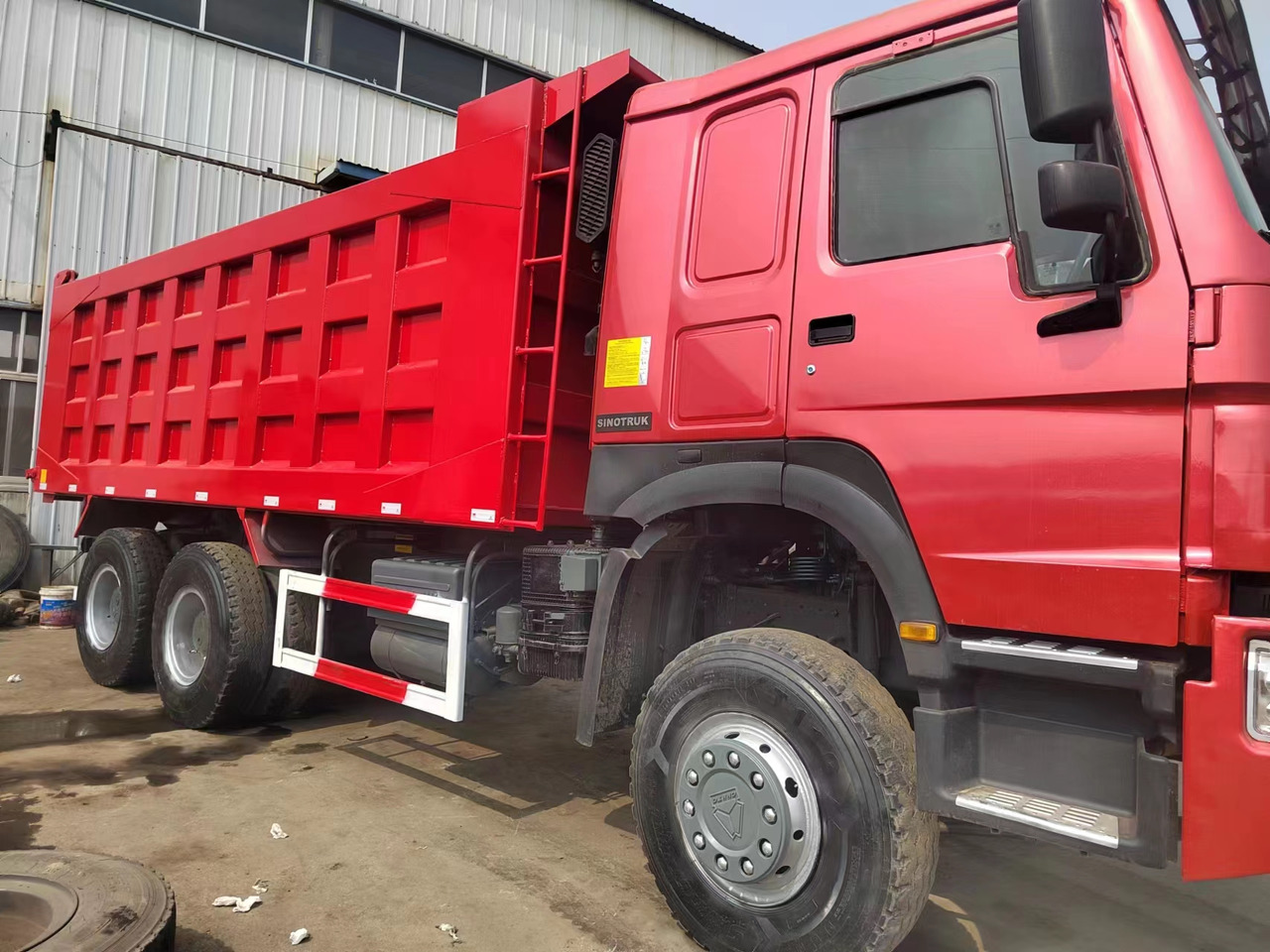 SINOTRUK Howo - Tovornjak prekucnik: slika 4 SINOTRUK Howo - Tovornjak prekucnik: slika 4