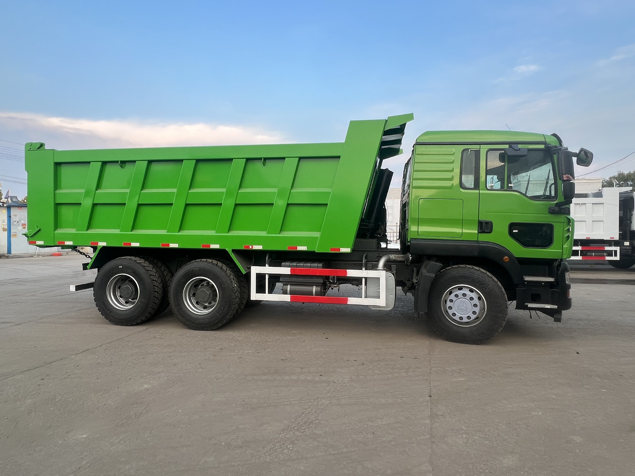 SINOTRUK TX 6x4 - Tovornjak prekucnik: slika 3 SINOTRUK TX 6x4 - Tovornjak prekucnik: slika 3