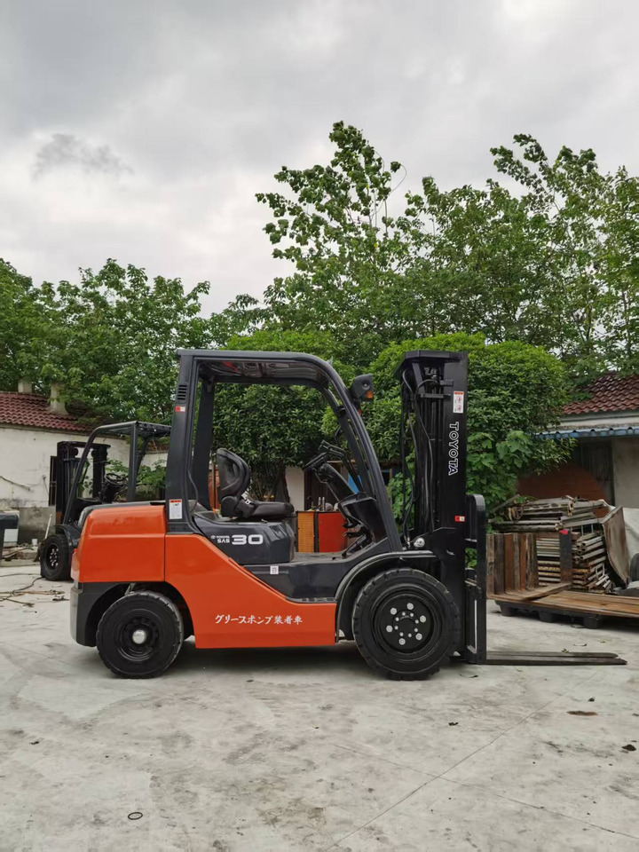 TOYOTA 72-8FDN30 - Diesel viličar: slika 1 TOYOTA 72-8FDN30 - Diesel viličar: slika 1