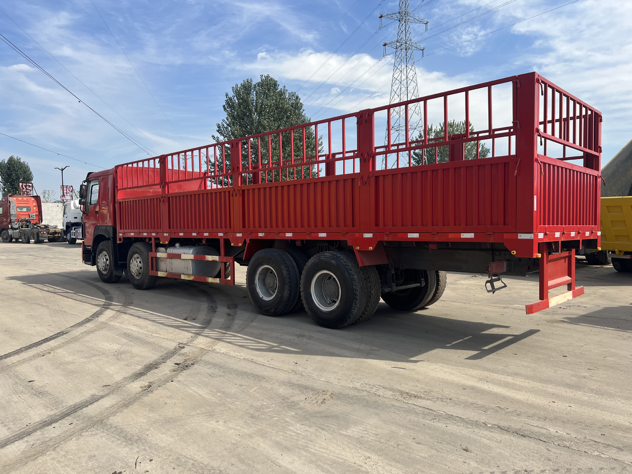 Tovornjak SINOTRUK HOWO 8*4 Fence Truck: slika 9