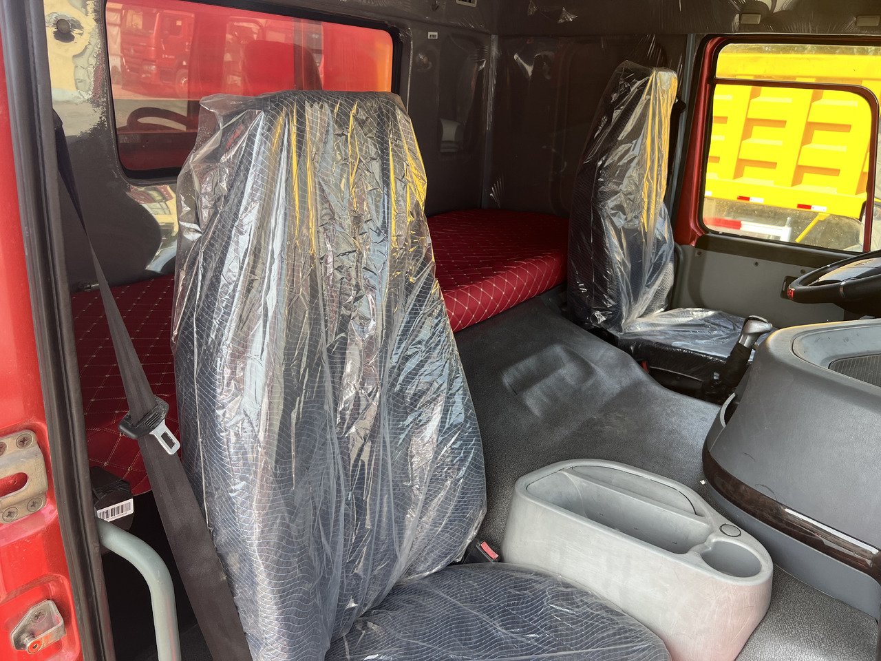 Tovornjak SINOTRUK HOWO 8*4 Fence Truck: slika 7