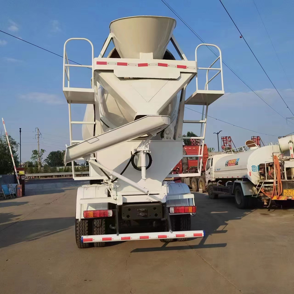 SINOTRUK HOWO Concrete Mixer Truck - Tovornjak: slika 3 SINOTRUK HOWO Concrete Mixer Truck - Tovornjak: slika 3