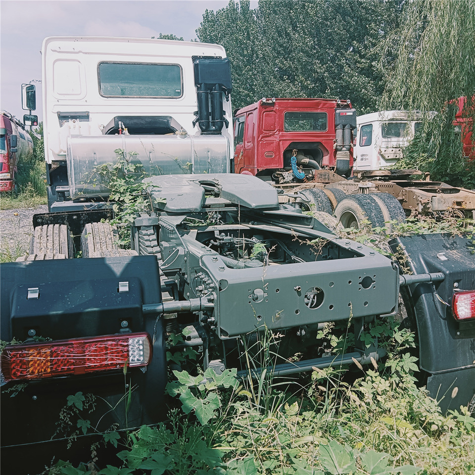 SINOTRUK HOWO trailer head - Vlačilec: slika 4 SINOTRUK HOWO trailer head - Vlačilec: slika 4