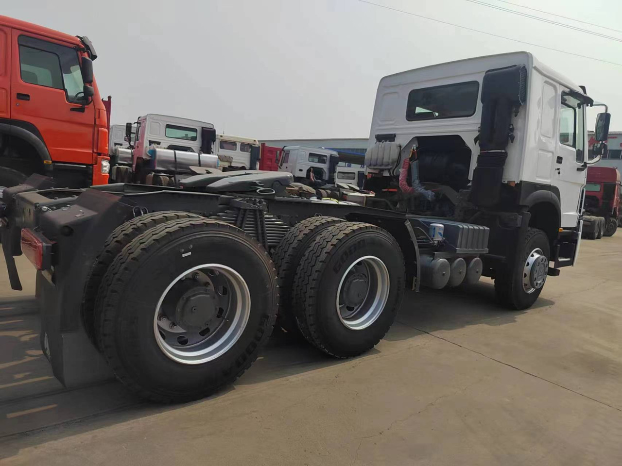 SINOTRUK HOWO trailer head - Vlačilec: slika 4 SINOTRUK HOWO trailer head - Vlačilec: slika 4