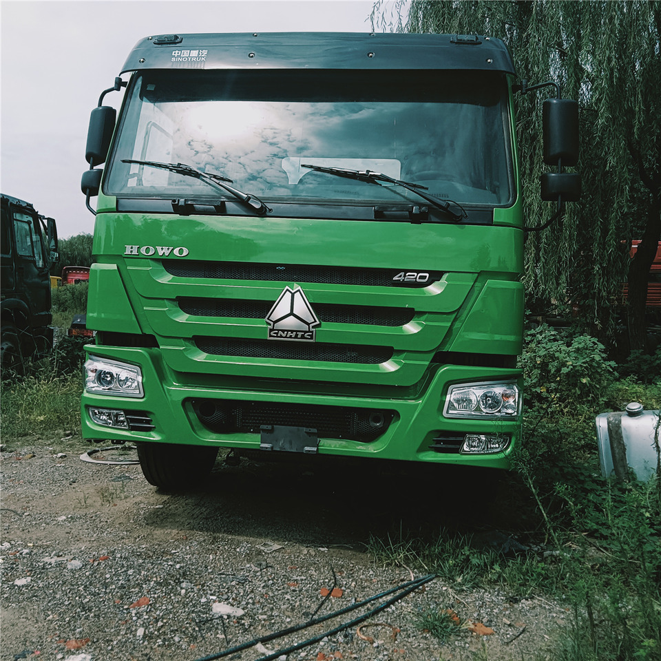 SINOTRUK HOWO tralier head - Vlačilec: slika 3 SINOTRUK HOWO tralier head - Vlačilec: slika 3