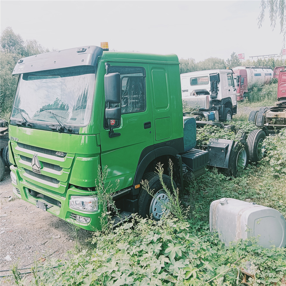 SINOTRUK HOWO tralier head - Vlačilec: slika 2 SINOTRUK HOWO tralier head - Vlačilec: slika 2