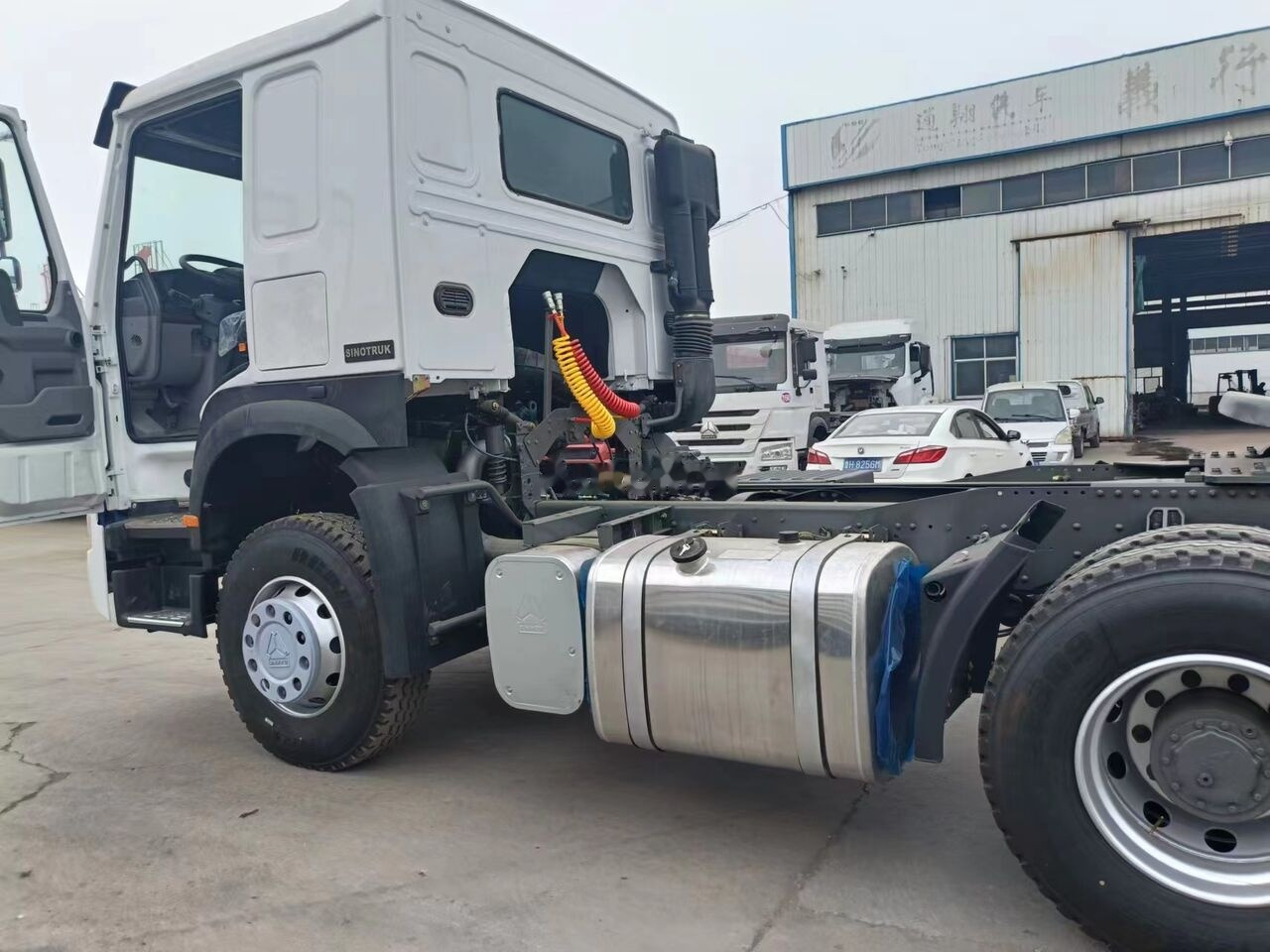 Sinotruk Howo 371 - Vlačilec: slika 2 Sinotruk Howo 371 - Vlačilec: slika 2