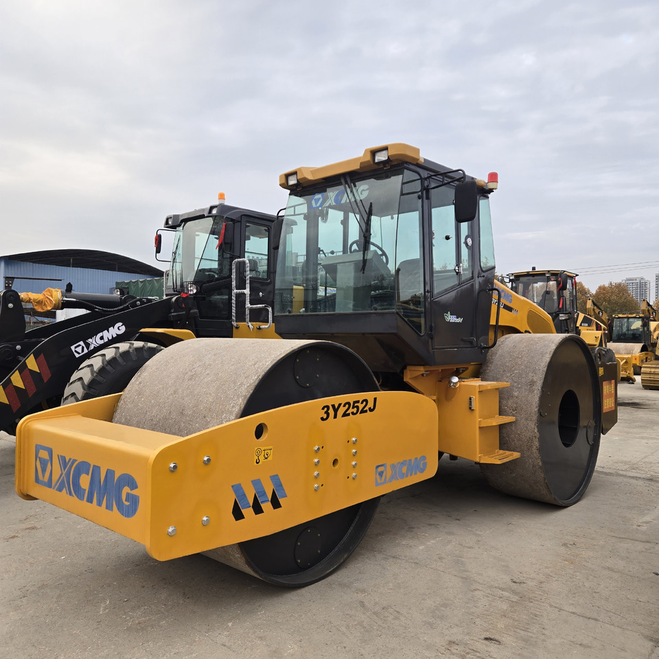 XCMG 3Y252J - Cestni valjar: slika 1 XCMG 3Y252J - Cestni valjar: slika 1