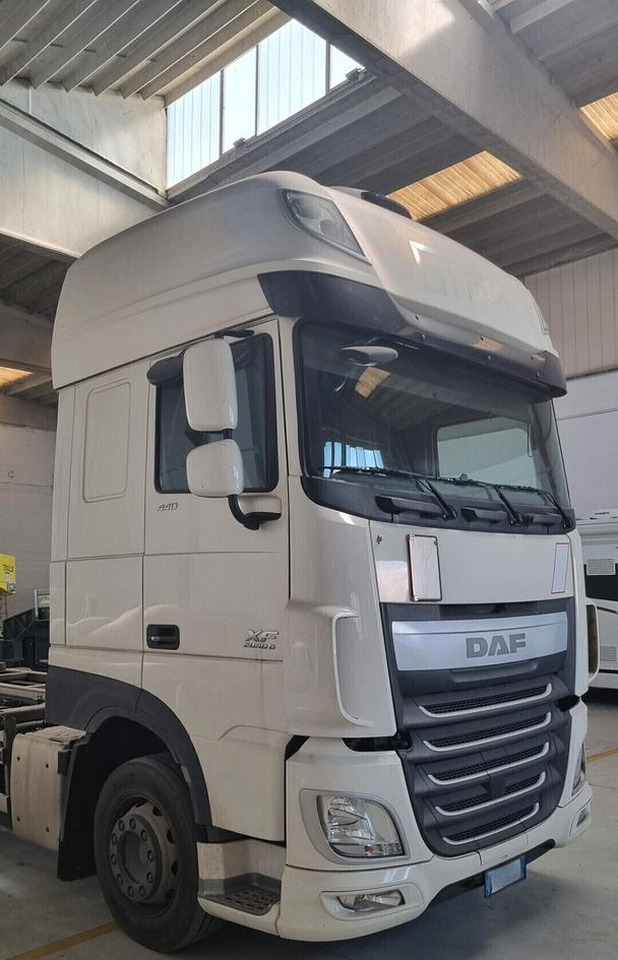 DAF XF 440 Euro 6 - Full Pneumatico - 2015 - Kontejnerski tovornjak/ Tovornjak z zamenljivim tovoriščem: slika 2 DAF XF 440 Euro 6 - Full Pneumatico - 2015 - Kontejnerski tovornjak/ Tovornjak z zamenljivim tovoriščem: slika 2