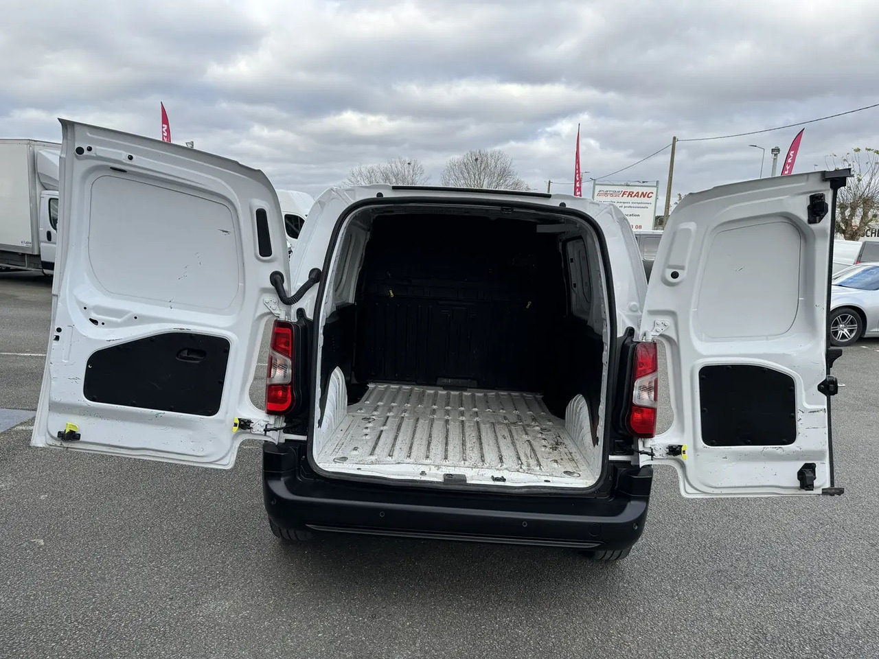Citroen Berlingo M 650KG BLUEHDI 100 S&S DRIVER BVM5 - Furgon: slika 3 Citroen Berlingo M 650KG BLUEHDI 100 S&S DRIVER BVM5 - Furgon: slika 3