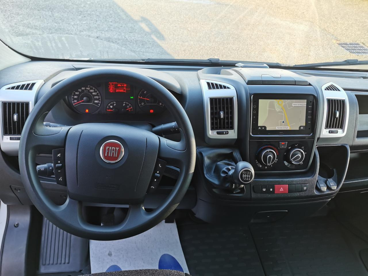 FIAT DUCATO 3T5 CAISSE + HAYON 2.2 HDI 140CH - Dostavno vozilo z zabojnikom: slika 4 FIAT DUCATO 3T5 CAISSE + HAYON 2.2 HDI 140CH - Dostavno vozilo z zabojnikom: slika 4