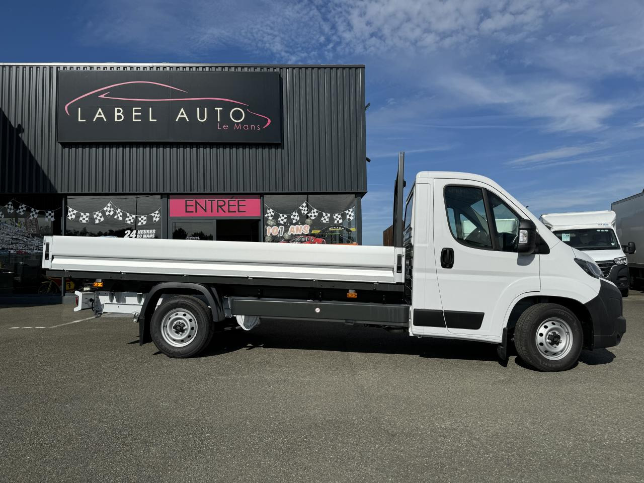 FIAT Ducato Maxi 3.5 XL 2.2 - 180 S&S III PLATEAU CABINE Plateau cabine Maxi 3.5 XL PHASE 4 - Dostavno vozilo s kesonom: slika 1 FIAT Ducato Maxi 3.5 XL 2.2 - 180 S&S III PLATEAU CABINE Plateau cabine Maxi 3.5 XL PHASE 4 - Dostavno vozilo s kesonom: slika 1