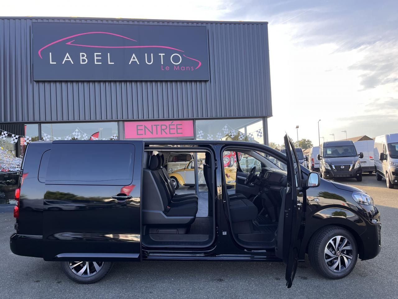 FIAT Scudo XL 2.0 BlueHDi - 180 S&S - BVA Cabine Approfondie 6 PLACES - Dostavno vozilo z dvojno kabino: slika 3 FIAT Scudo XL 2.0 BlueHDi - 180 S&S - BVA Cabine Approfondie 6 PLACES - Dostavno vozilo z dvojno kabino: slika 3