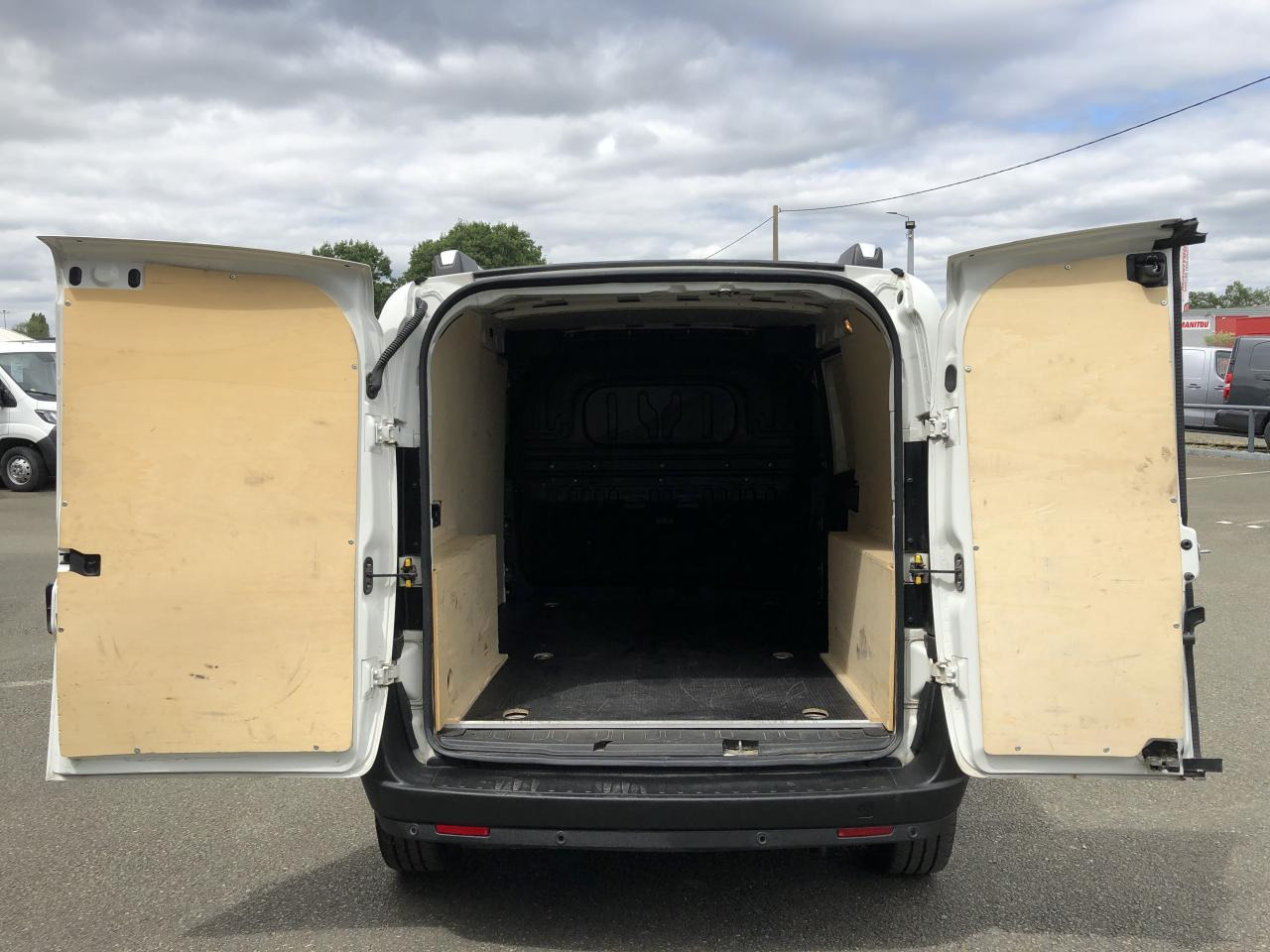 FIAT doblo MAXI 1.6 MULTIJET 105CH 1005KG BUSINESS - Furgon: slika 2 FIAT doblo MAXI 1.6 MULTIJET 105CH 1005KG BUSINESS - Furgon: slika 2