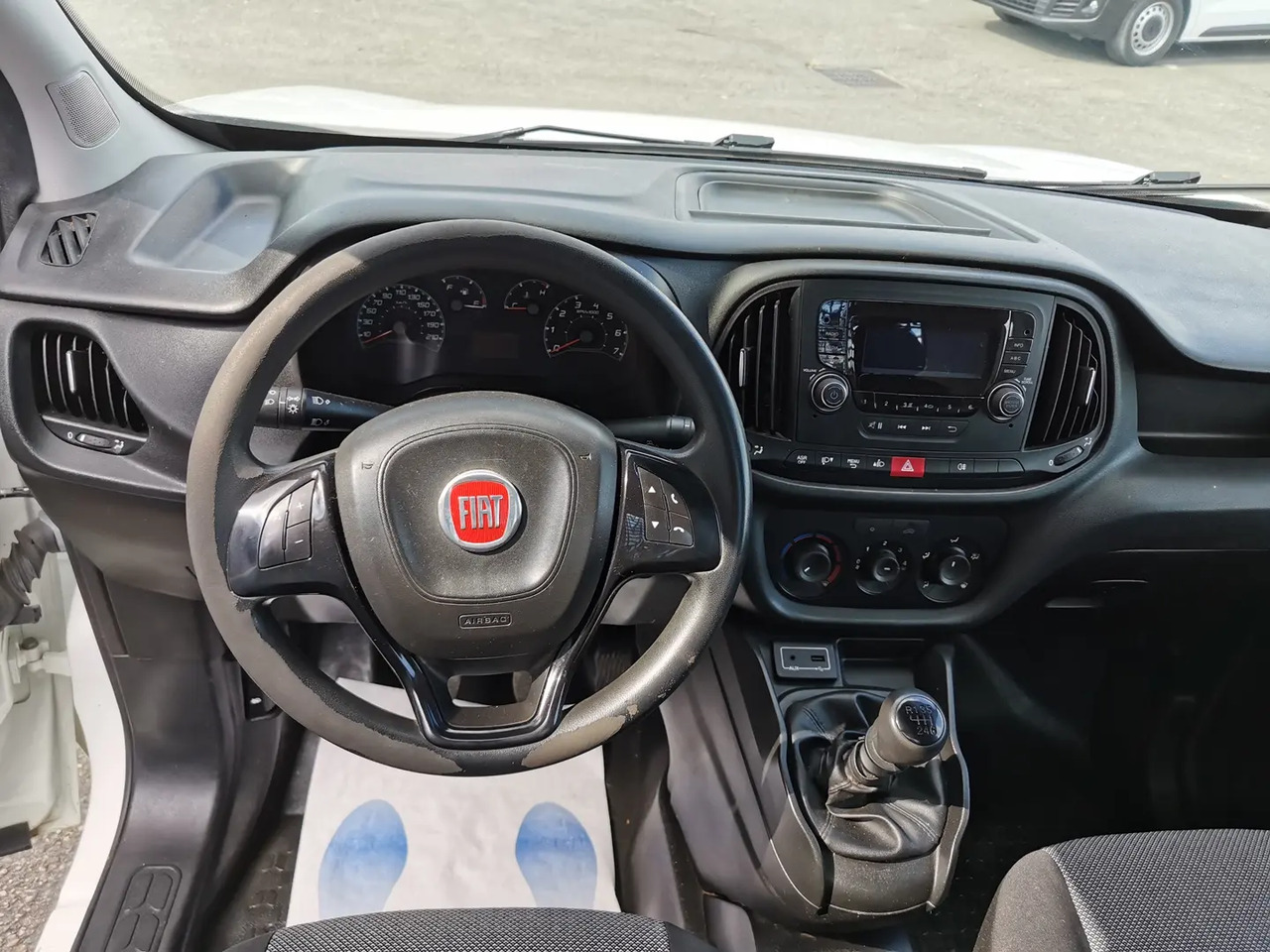 Fiat Doblo Cargo WORK UP MAXI 1.6 MULTIJET 105CH PRO LOUNGE - Dostavno vozilo s kesonom: slika 5 Fiat Doblo Cargo WORK UP MAXI 1.6 MULTIJET 105CH PRO LOUNGE - Dostavno vozilo s kesonom: slika 5