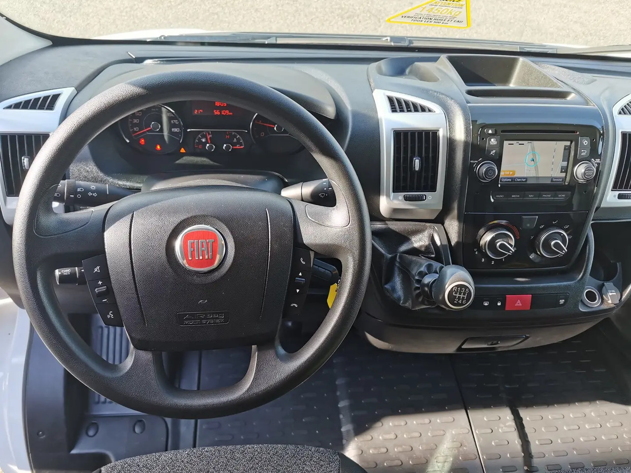 Fiat Ducato 3.3 MH2 2.3 MULTIJET 130CH PACK PRO NAV - Furgon: slika 4 Fiat Ducato 3.3 MH2 2.3 MULTIJET 130CH PACK PRO NAV - Furgon: slika 4
