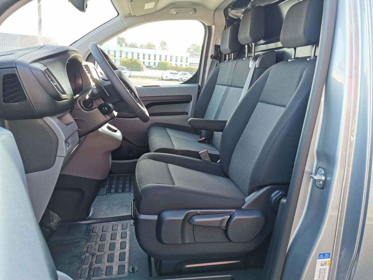 Fiat Scudo XL 2.0 BlueHDi - 145 III 2022 FOURGON Fourgon XL PHASE 1 - Furgon: slika 5 Fiat Scudo XL 2.0 BlueHDi - 145 III 2022 FOURGON Fourgon XL PHASE 1 - Furgon: slika 5