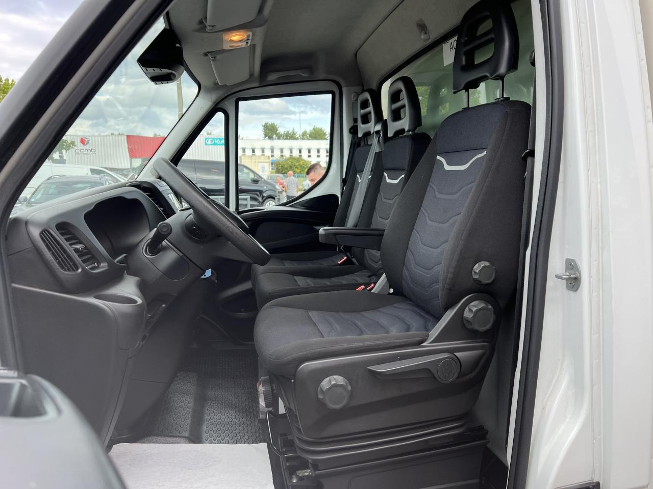 IVECO Daily 35C16 CAISSE HAYON 20M3 RJ 3.0L 160CH - Dostavno vozilo z zabojnikom: slika 5 IVECO Daily 35C16 CAISSE HAYON 20M3 RJ 3.0L 160CH - Dostavno vozilo z zabojnikom: slika 5