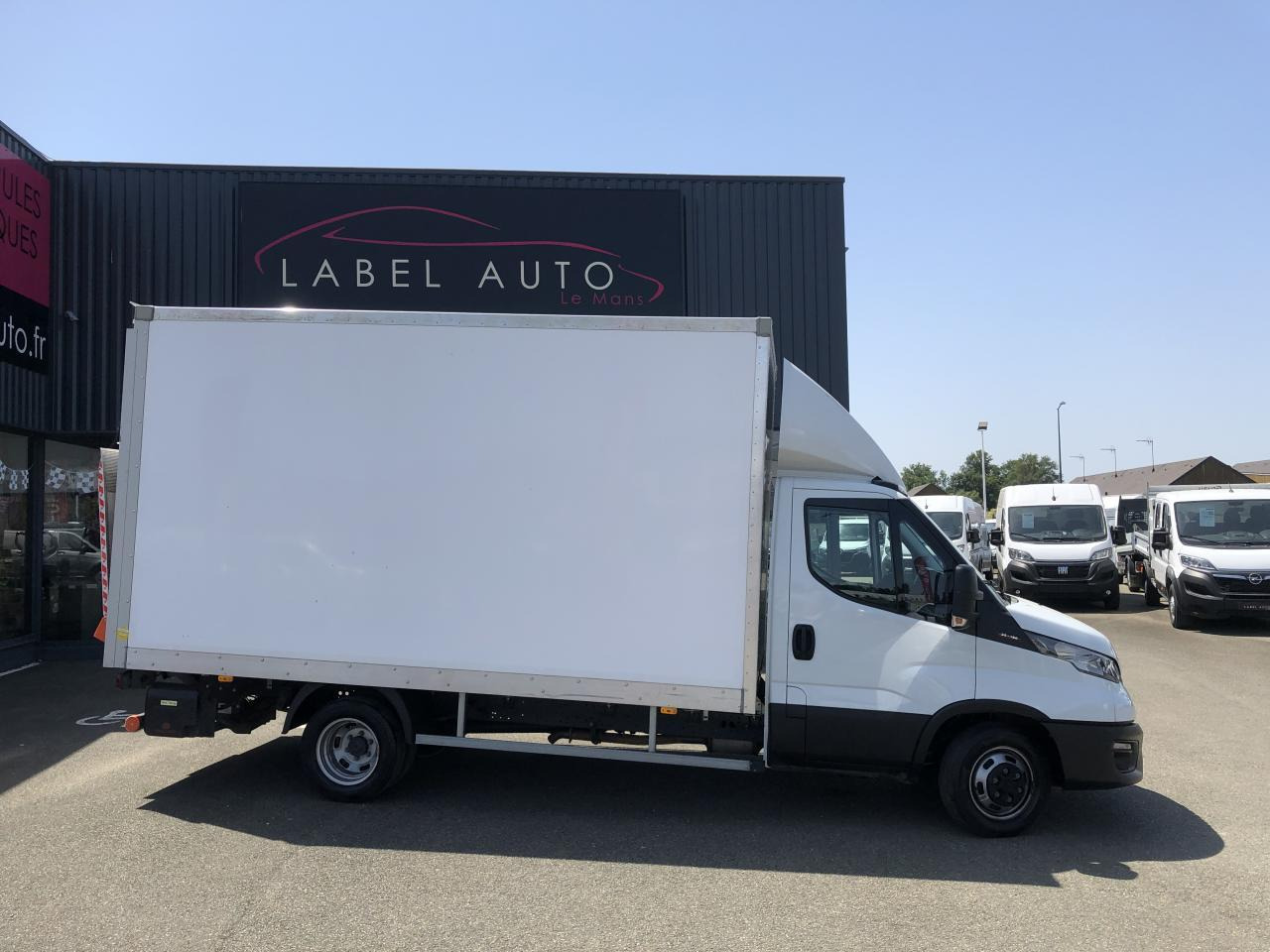 Iveco Daily 35 C 16 CAISSE HAYON 20M3 - Dostavno vozilo z zabojnikom: slika 1 Iveco Daily 35 C 16 CAISSE HAYON 20M3 - Dostavno vozilo z zabojnikom: slika 1