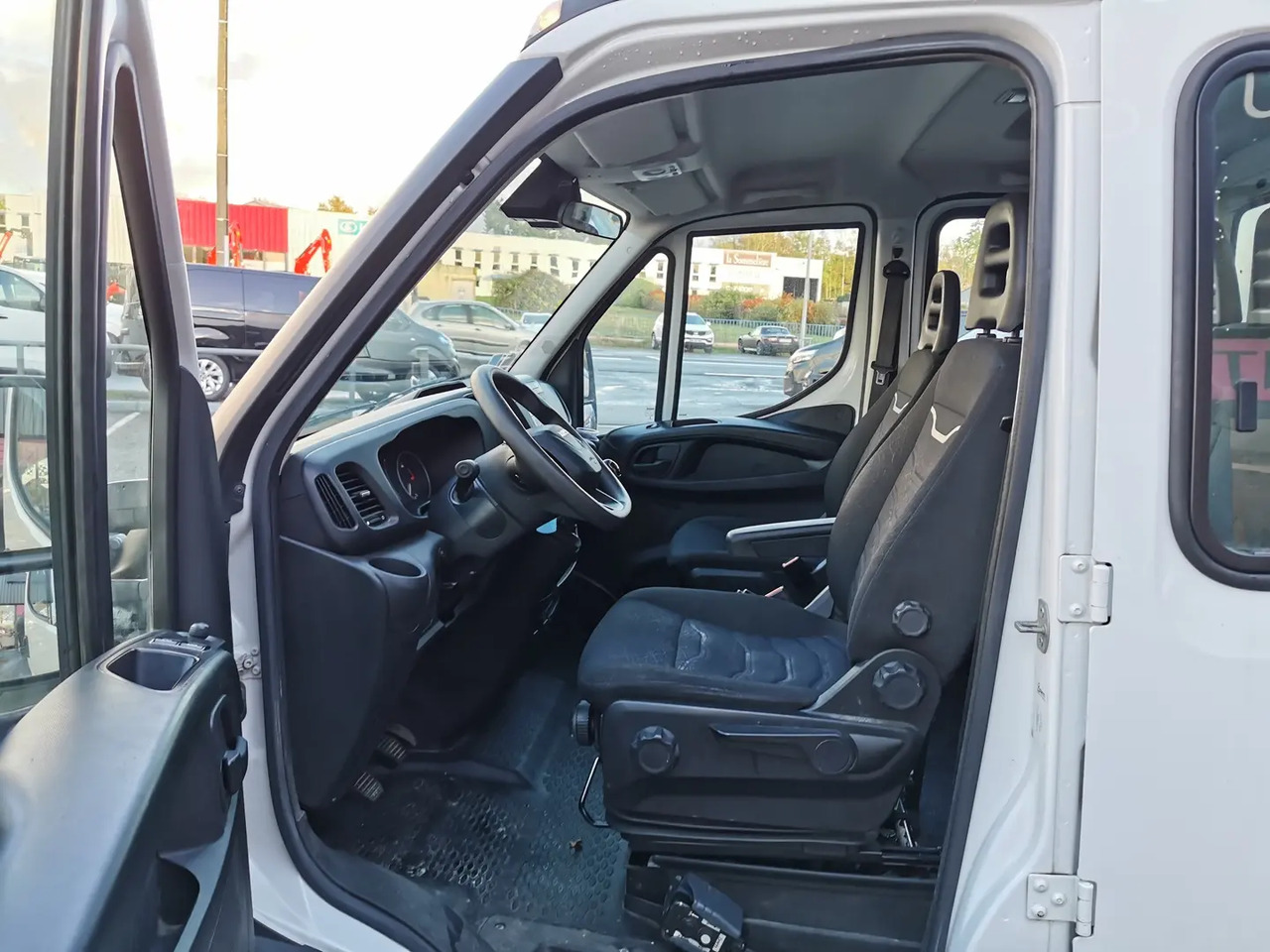 Iveco Daily 35C14 EMPATTEMENT 3750 - Dostavno vozilo prekucnik: slika 5 Iveco Daily 35C14 EMPATTEMENT 3750 - Dostavno vozilo prekucnik: slika 5