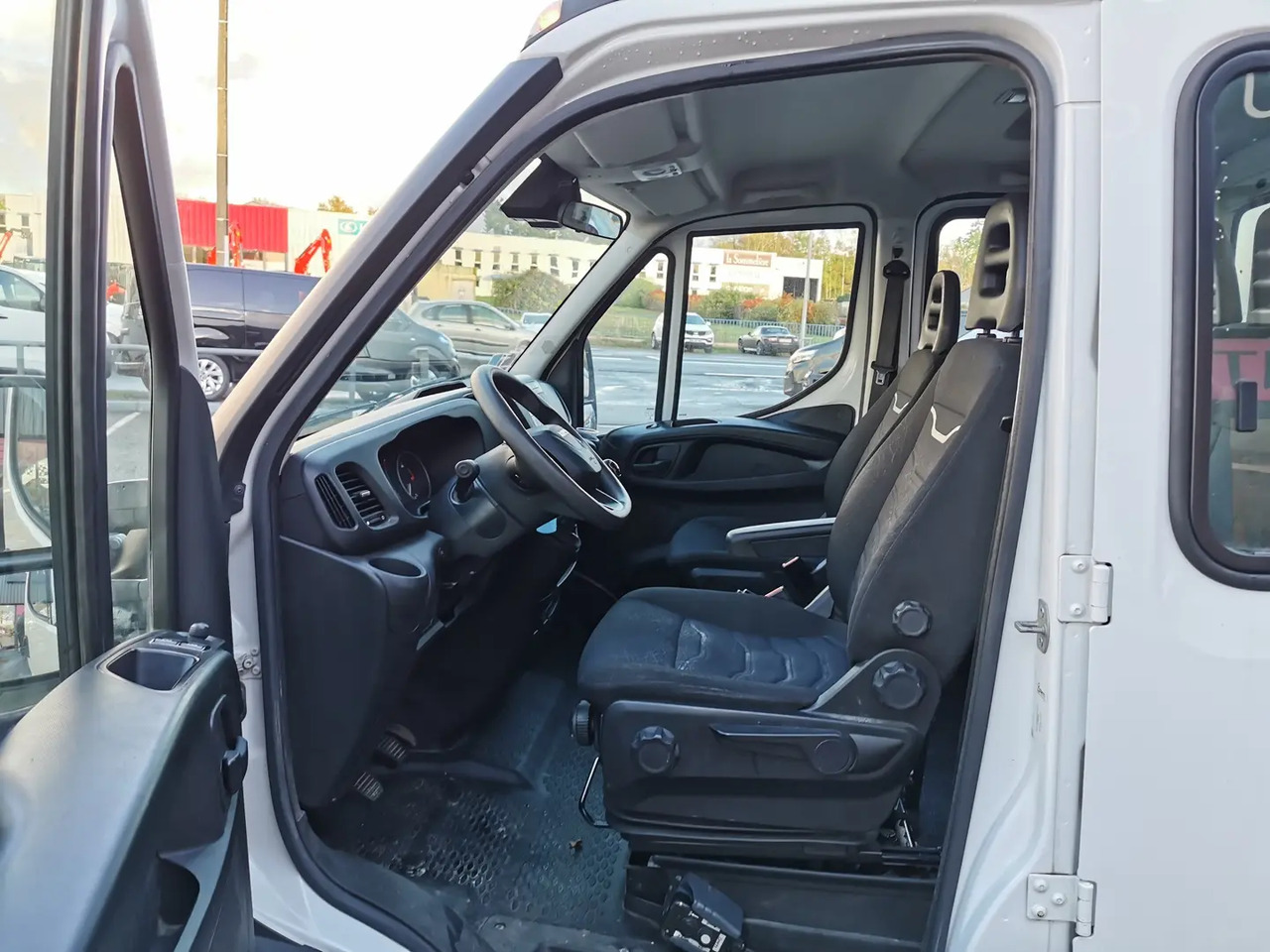 Iveco Daily 35C14 EMPATTEMENT 3750 - Dostavno vozilo prekucnik: slika 5 Iveco Daily 35C14 EMPATTEMENT 3750 - Dostavno vozilo prekucnik: slika 5