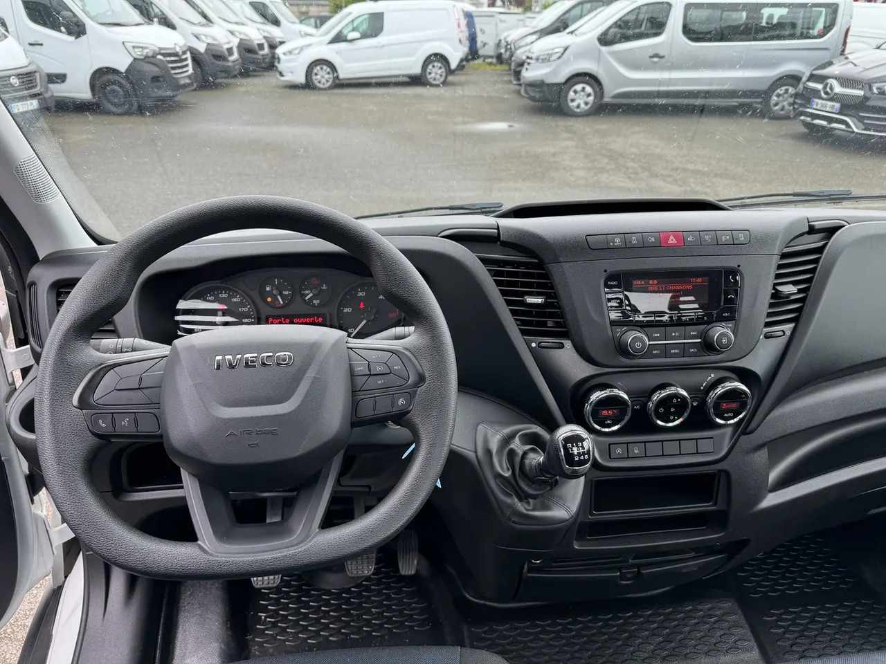 Iveco Daily 35S16H3.0 EMPATTEMENT 4100 - Vlečno vozilo: slika 4 Iveco Daily 35S16H3.0 EMPATTEMENT 4100 - Vlečno vozilo: slika 4