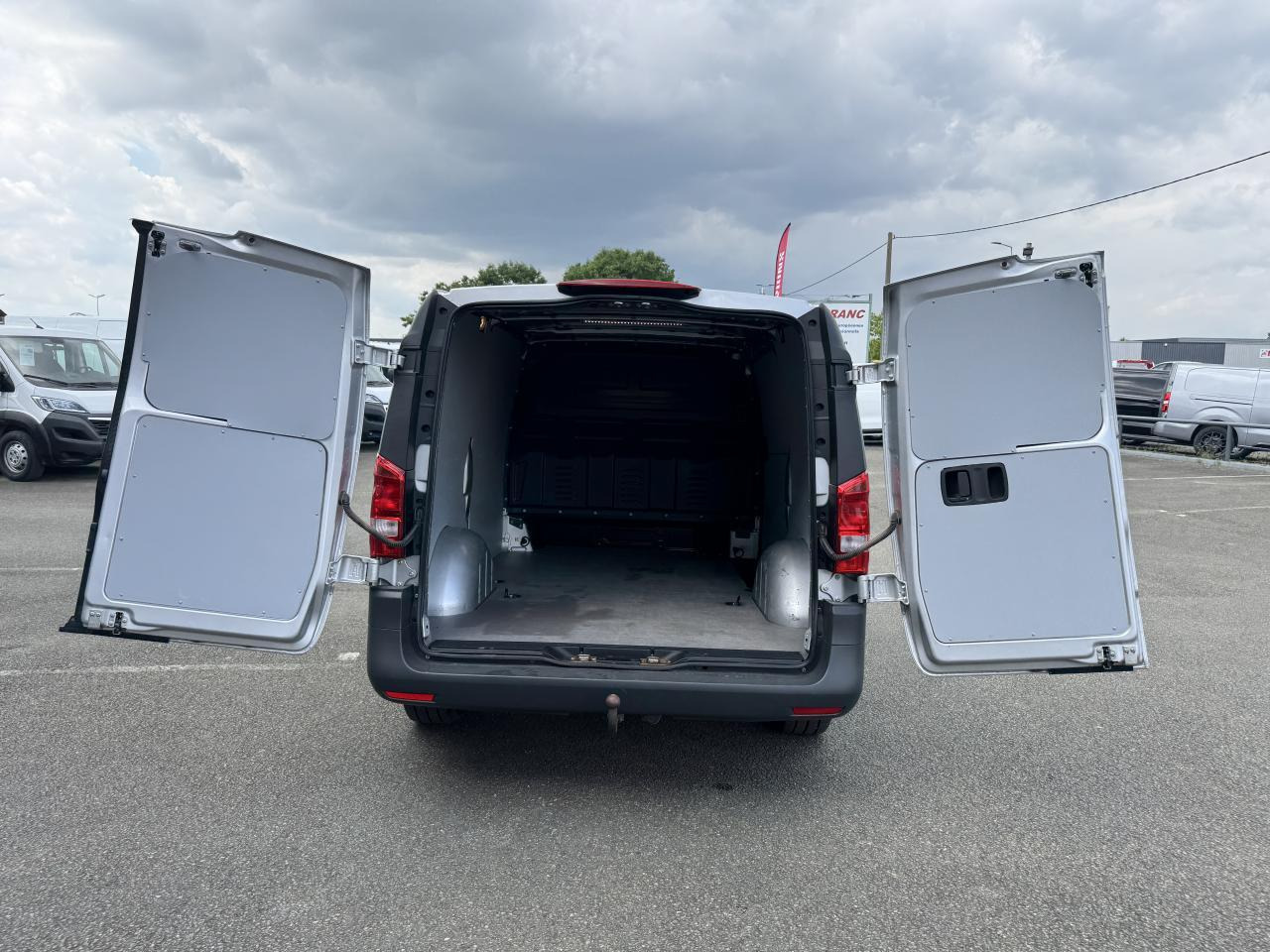 Mercedes Vito 114 CDI 4X4 LONG SELECT PROPULSION 9G-TRONIC - Furgon: slika 2 Mercedes Vito 114 CDI 4X4 LONG SELECT PROPULSION 9G-TRONIC - Furgon: slika 2