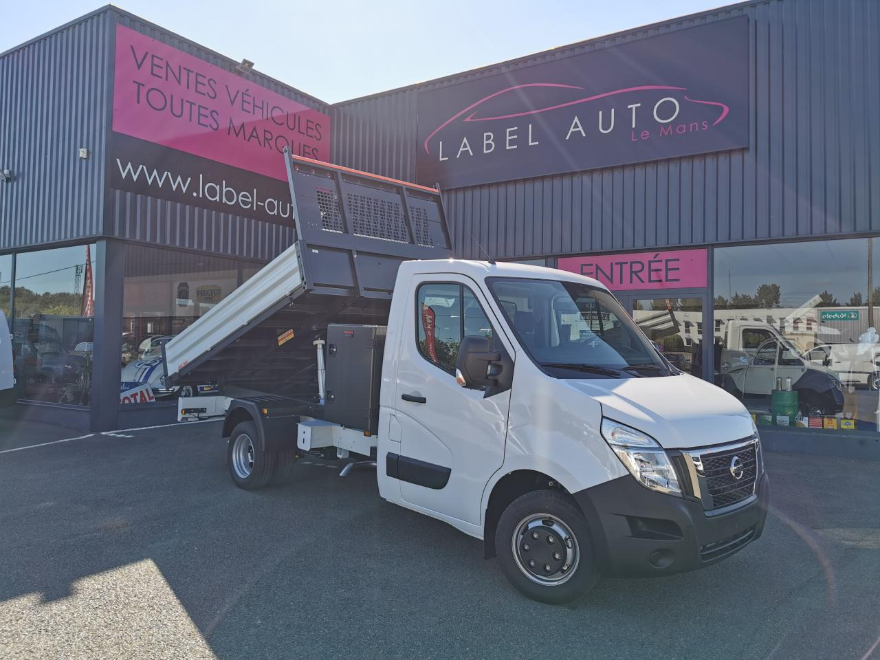 NISSAN Interstar Acenta 3.5t L3H1 2.3 dCi TT 165 - S/S II 2021 TRANSPORTS SPECIFIQUES Benne Scattolini + c - Dostavno vozilo prekucnik: slika 3 NISSAN Interstar Acenta 3.5t L3H1 2.3 dCi TT 165 - S/S II 2021 TRANSPORTS SPECIFIQUES Benne Scattolini + c - Dostavno vozilo prekucnik: slika 3