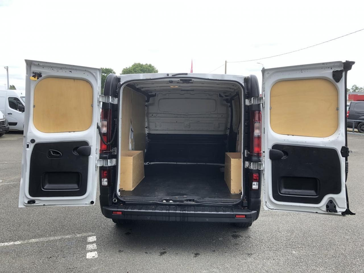 Nissan Primastar L1H1 2T8 2.0 DCI 150CH N-CONNECTA DCT GPS KIT BOIS - Furgon: slika 2 Nissan Primastar L1H1 2T8 2.0 DCI 150CH N-CONNECTA DCT GPS KIT BOIS - Furgon: slika 2