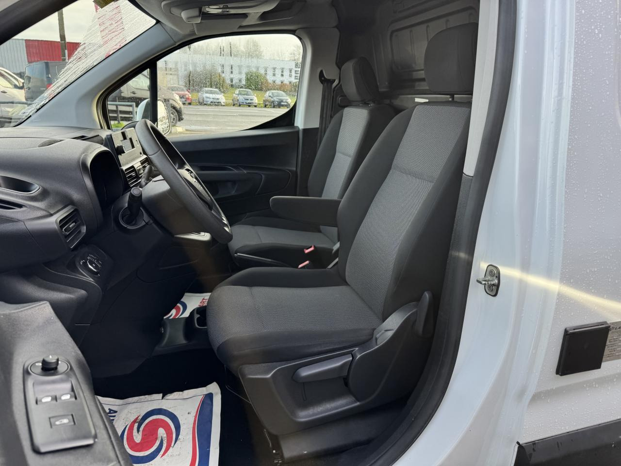 OPEL COMBO M 1.5 HDI 100CH FRIGORIFIQUE - Furgon: slika 4 OPEL COMBO M 1.5 HDI 100CH FRIGORIFIQUE - Furgon: slika 4