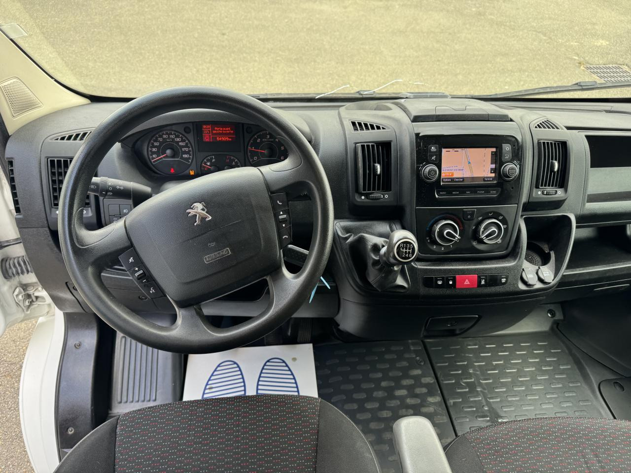 PEUGEOT Boxer Asphalt 333 L2H2 2.2 BlueHDi S&S - 120 III FOURGON TOLE Fourgon Tolé 333 L2H2 PHAS - Furgon: slika 3 PEUGEOT Boxer Asphalt 333 L2H2 2.2 BlueHDi S&S - 120 III FOURGON TOLE Fourgon Tolé 333 L2H2 PHAS - Furgon: slika 3