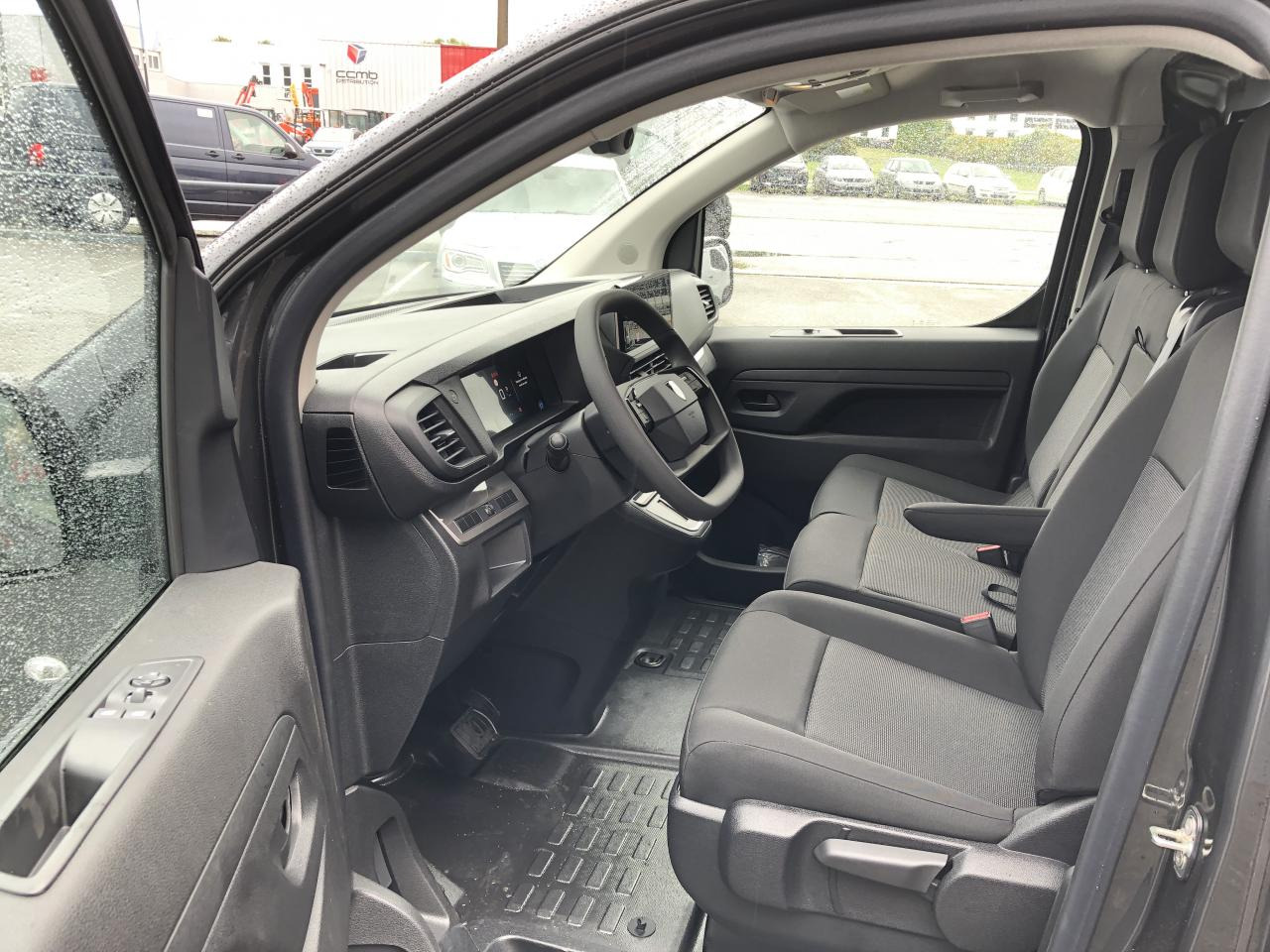 PEUGEOT Expert M 2.0 BLUE HDI 180CH EAT-8 - Furgon: slika 4 PEUGEOT Expert M 2.0 BLUE HDI 180CH EAT-8 - Furgon: slika 4