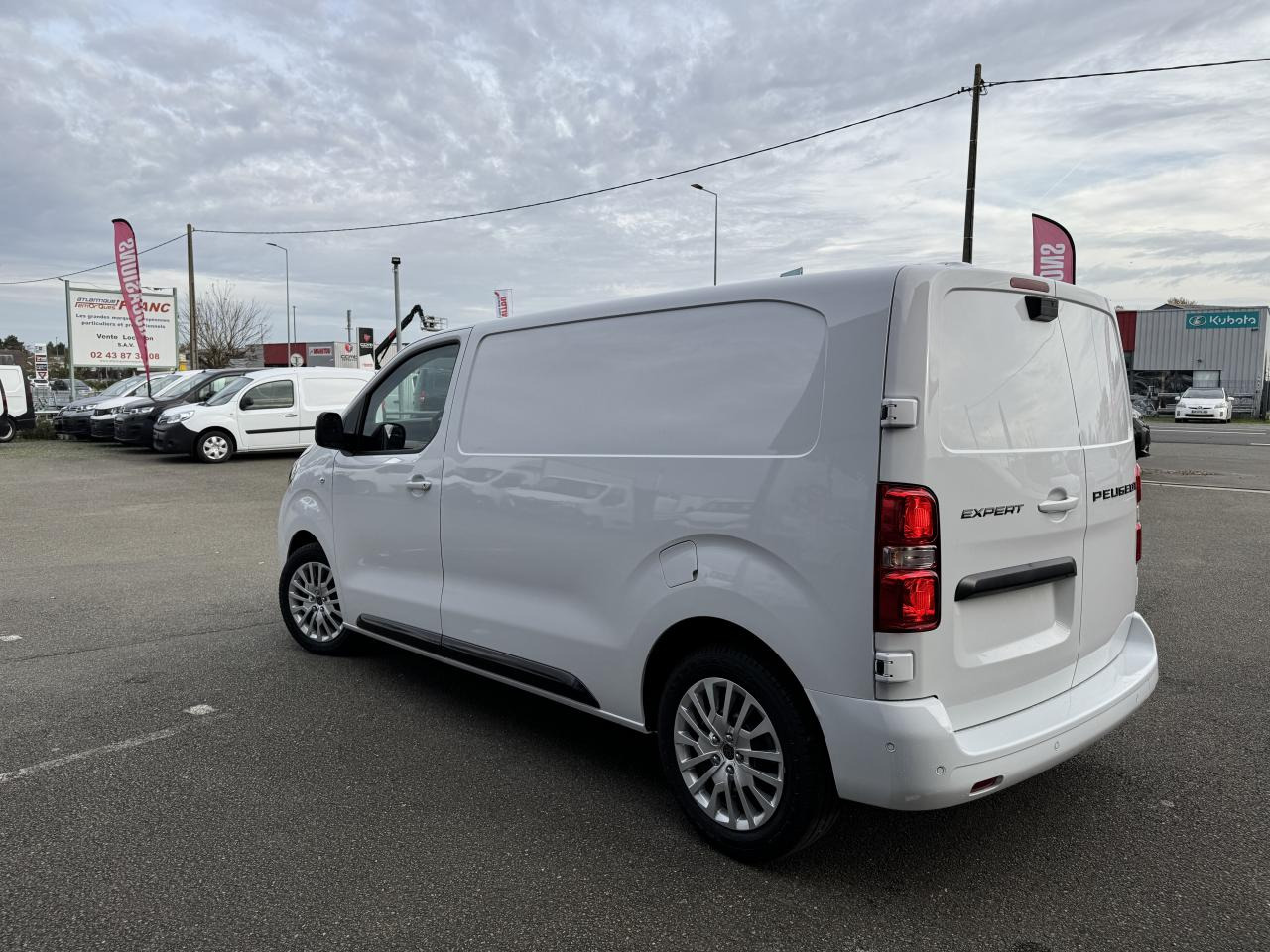 Nov Furgon PEUGEOT Expert M 2.0 BlueHDi - 145 S&S - BV EAT8 III FOURGON Fourgon PHASE 2: slika 8 Nov Furgon PEUGEOT Expert M 2.0 BlueHDi - 145 S&S - BV EAT8 III FOURGON Fourgon PHASE 2: slika 8