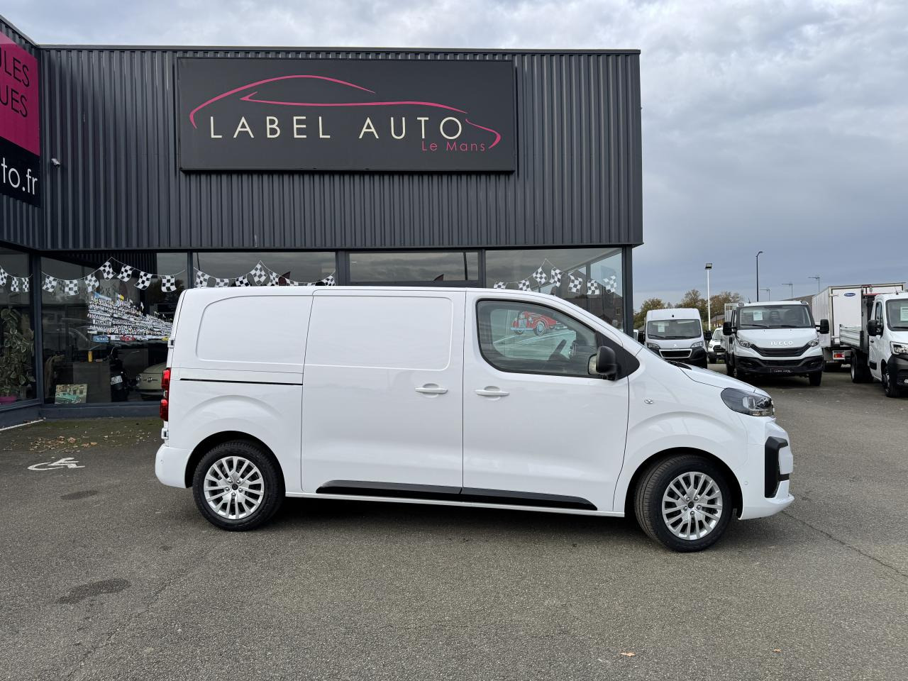 Nov Furgon PEUGEOT Expert M 2.0 BlueHDi - 145 S&S - BV EAT8 III FOURGON Fourgon PHASE 2: slika 9 Nov Furgon PEUGEOT Expert M 2.0 BlueHDi - 145 S&S - BV EAT8 III FOURGON Fourgon PHASE 2: slika 9