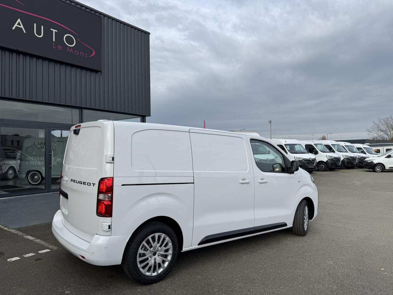 Nov Furgon PEUGEOT Expert M 2.0 BlueHDi - 145 S&S - BV EAT8 III FOURGON Fourgon PHASE 2: slika 6 Nov Furgon PEUGEOT Expert M 2.0 BlueHDi - 145 S&S - BV EAT8 III FOURGON Fourgon PHASE 2: slika 6