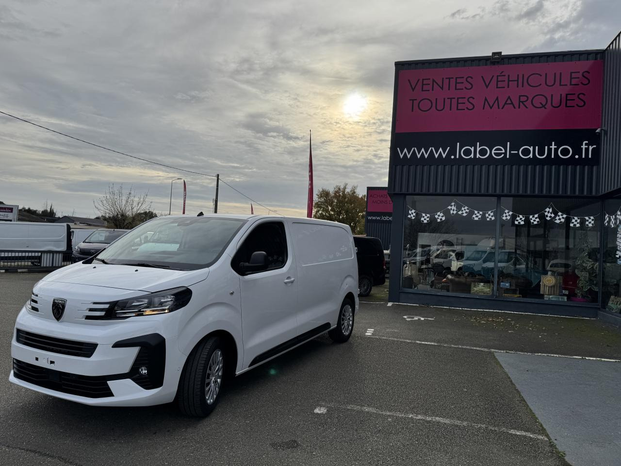 Nov Furgon PEUGEOT Expert M 2.0 BlueHDi - 145 S&S - BV EAT8 III FOURGON Fourgon PHASE 2: slika 7 Nov Furgon PEUGEOT Expert M 2.0 BlueHDi - 145 S&S - BV EAT8 III FOURGON Fourgon PHASE 2: slika 7