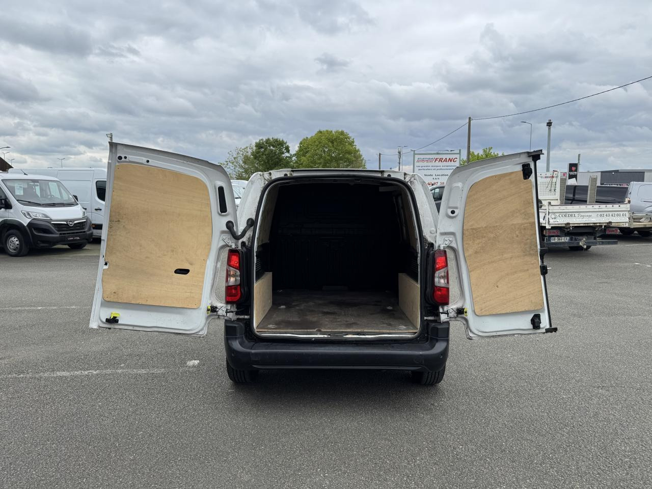 PEUGEOT PARTNER M 650 KG 1.5 HDI 130 CH EAT-8 2 PL PREMIUM - Furgon: slika 2 PEUGEOT PARTNER M 650 KG 1.5 HDI 130 CH EAT-8 2 PL PREMIUM - Furgon: slika 2