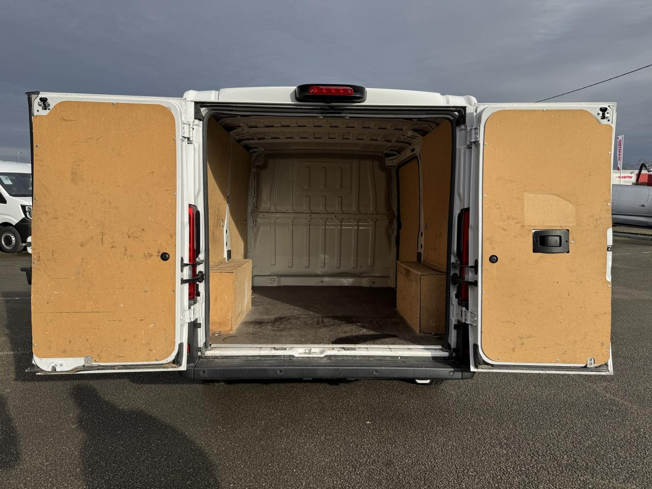 PEUGEOT boxer 330 L1H1 2.2 BLUEHDI S&S 140CH ASPHALT - Furgon: slika 2 PEUGEOT boxer 330 L1H1 2.2 BLUEHDI S&S 140CH ASPHALT - Furgon: slika 2