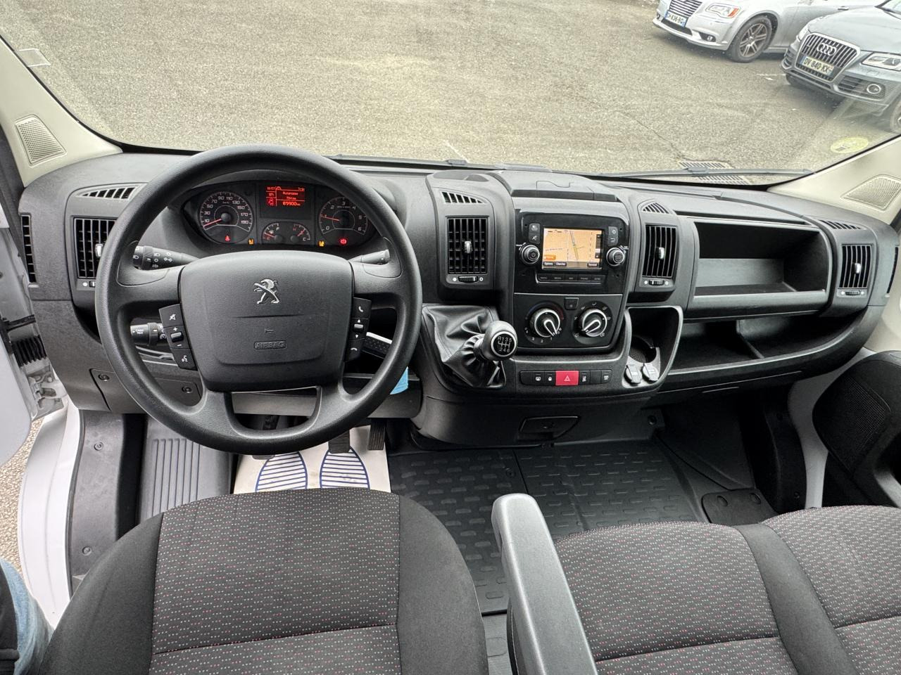 PEUGEOT boxer 333 L1H1 2.2 BLUEHDI S&S 140CH ASPHALT - Furgon: slika 3 PEUGEOT boxer 333 L1H1 2.2 BLUEHDI S&S 140CH ASPHALT - Furgon: slika 3