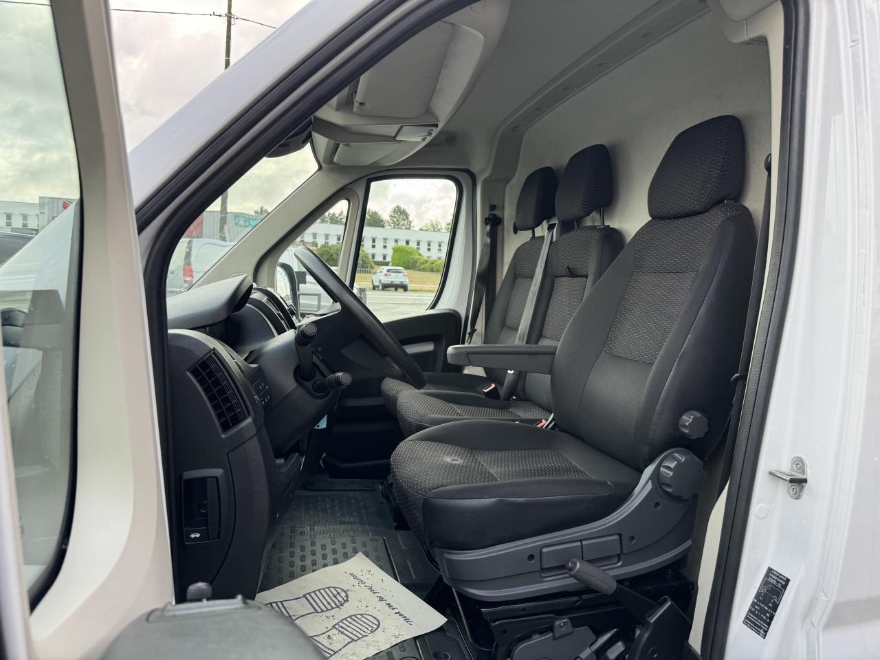 PEUGEOT boxer 333 L2H2 2.2 BLUEHDI S&S 140CH ASPHALT - Furgon: slika 4 PEUGEOT boxer 333 L2H2 2.2 BLUEHDI S&S 140CH ASPHALT - Furgon: slika 4