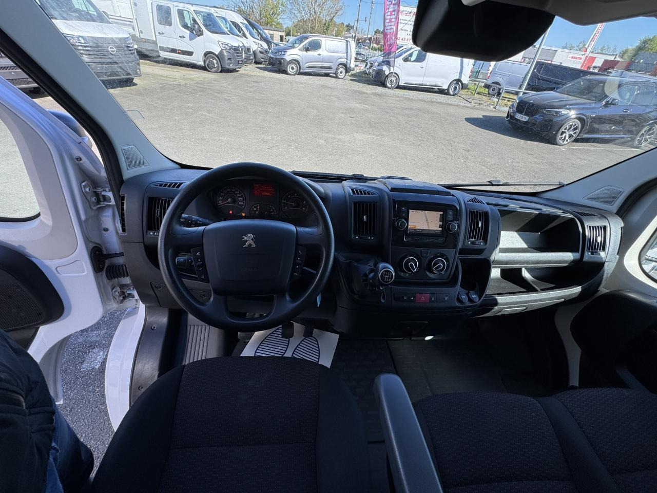 Peugeot Boxer 333 L1H1 2.2 BLUEHDI S&S 140CH ASPHALT - Furgon: slika 3 Peugeot Boxer 333 L1H1 2.2 BLUEHDI S&S 140CH ASPHALT - Furgon: slika 3