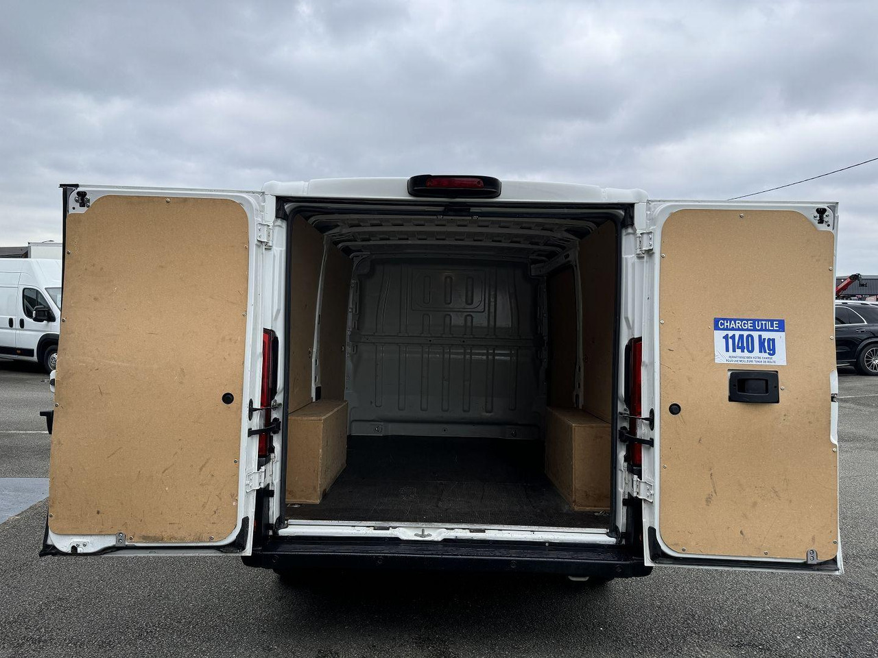 Peugeot Boxer 333 L1H1 2.2 BLUEHDI S&S 140CH ASPHALT - Furgon: slika 2 Peugeot Boxer 333 L1H1 2.2 BLUEHDI S&S 140CH ASPHALT - Furgon: slika 2
