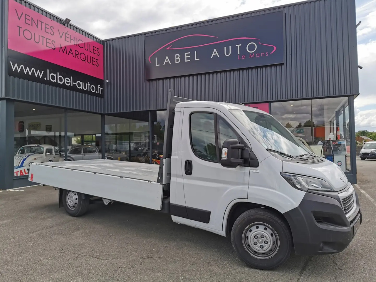 Peugeot Boxer 435 L4 2.2 BLUEHDI 140 S&S PREMIUM - Dostavno vozilo s kesonom: slika 1 Peugeot Boxer 435 L4 2.2 BLUEHDI 140 S&S PREMIUM - Dostavno vozilo s kesonom: slika 1