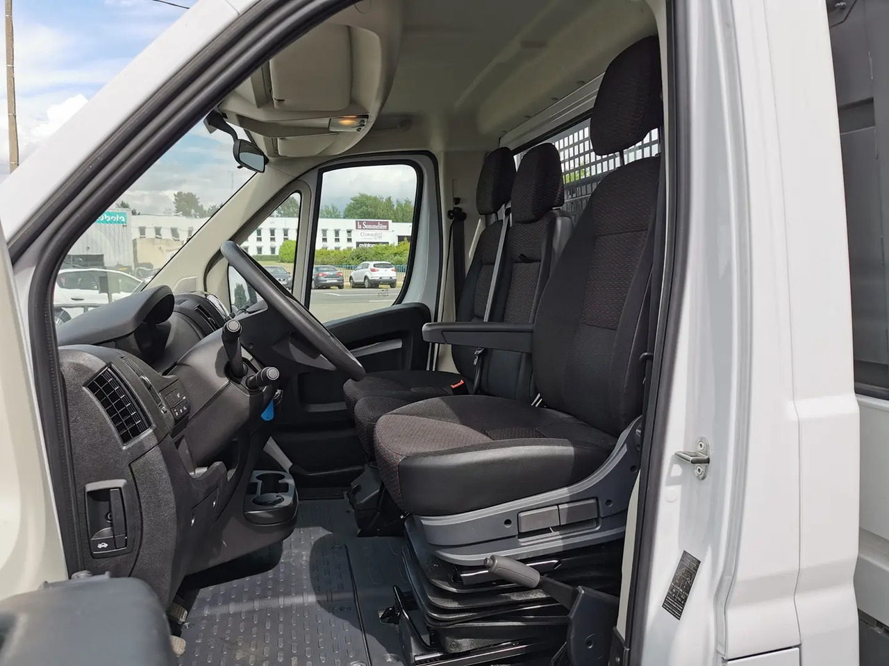 Peugeot Boxer 435 L4 2.2 BLUEHDI 140 S&S PREMIUM - Dostavno vozilo s kesonom: slika 5 Peugeot Boxer 435 L4 2.2 BLUEHDI 140 S&S PREMIUM - Dostavno vozilo s kesonom: slika 5