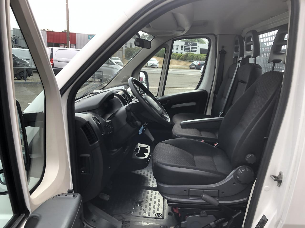 Peugeot Boxer PLATEAU 4M20 L4 2.2 BLUEHDI 140 S&S PREMIUM - Dostavno vozilo s kesonom: slika 5 Peugeot Boxer PLATEAU 4M20 L4 2.2 BLUEHDI 140 S&S PREMIUM - Dostavno vozilo s kesonom: slika 5