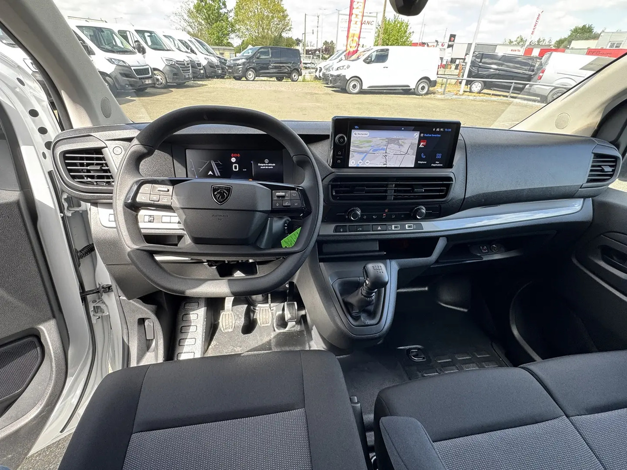 Peugeot Expert M 2.0 BLUEHDI 145CH PACK PREMIUM CONNECT - Furgon: slika 4 Peugeot Expert M 2.0 BLUEHDI 145CH PACK PREMIUM CONNECT - Furgon: slika 4