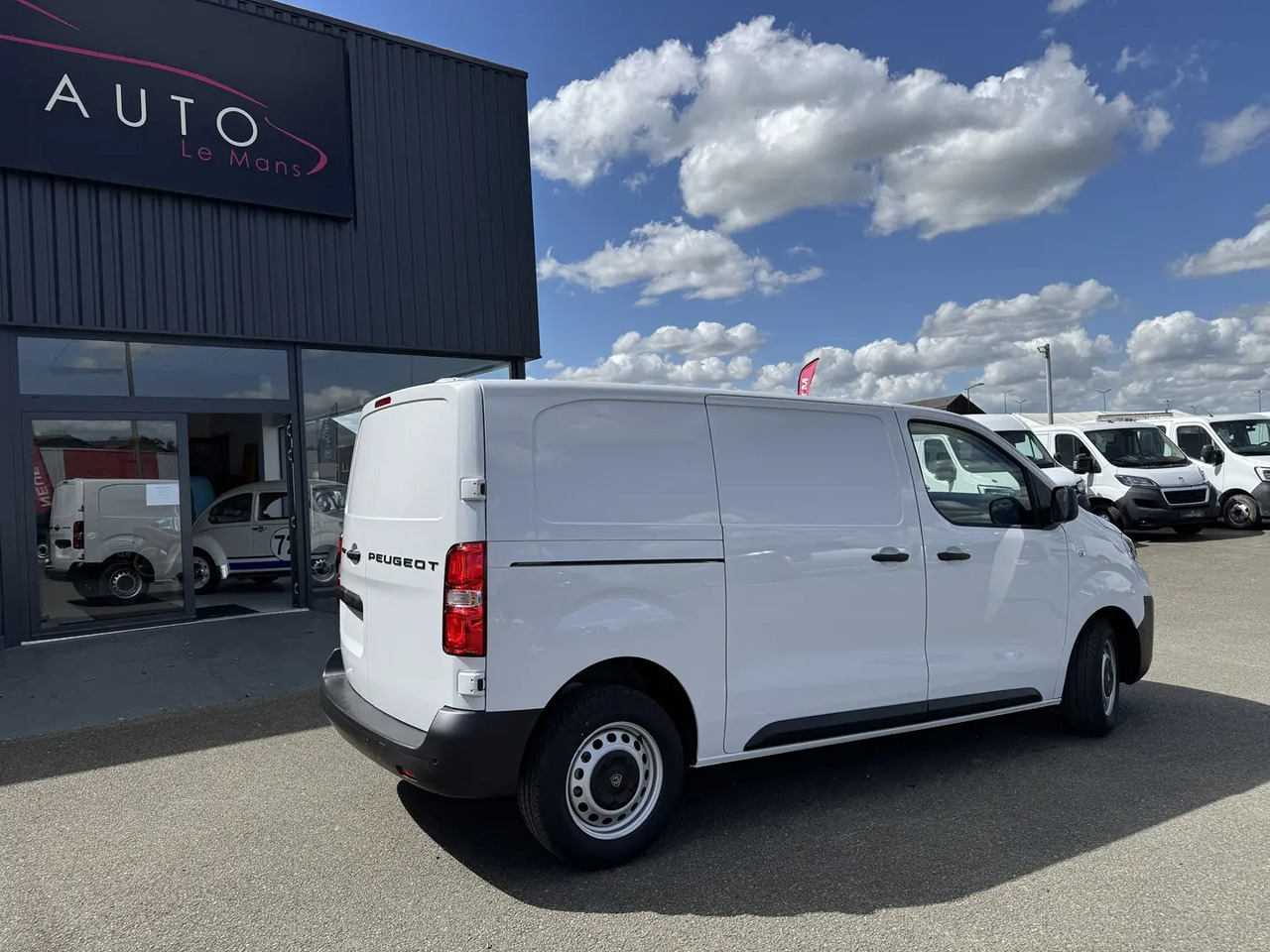 Peugeot Expert M 2.0 BLUEHDI 145CH PACK PREMIUM CONNECT - Furgon: slika 5 Peugeot Expert M 2.0 BLUEHDI 145CH PACK PREMIUM CONNECT - Furgon: slika 5
